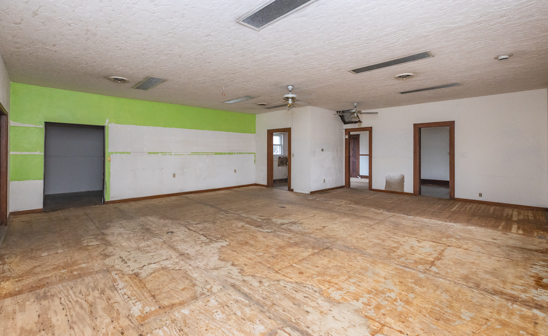 11817 E Washington Street