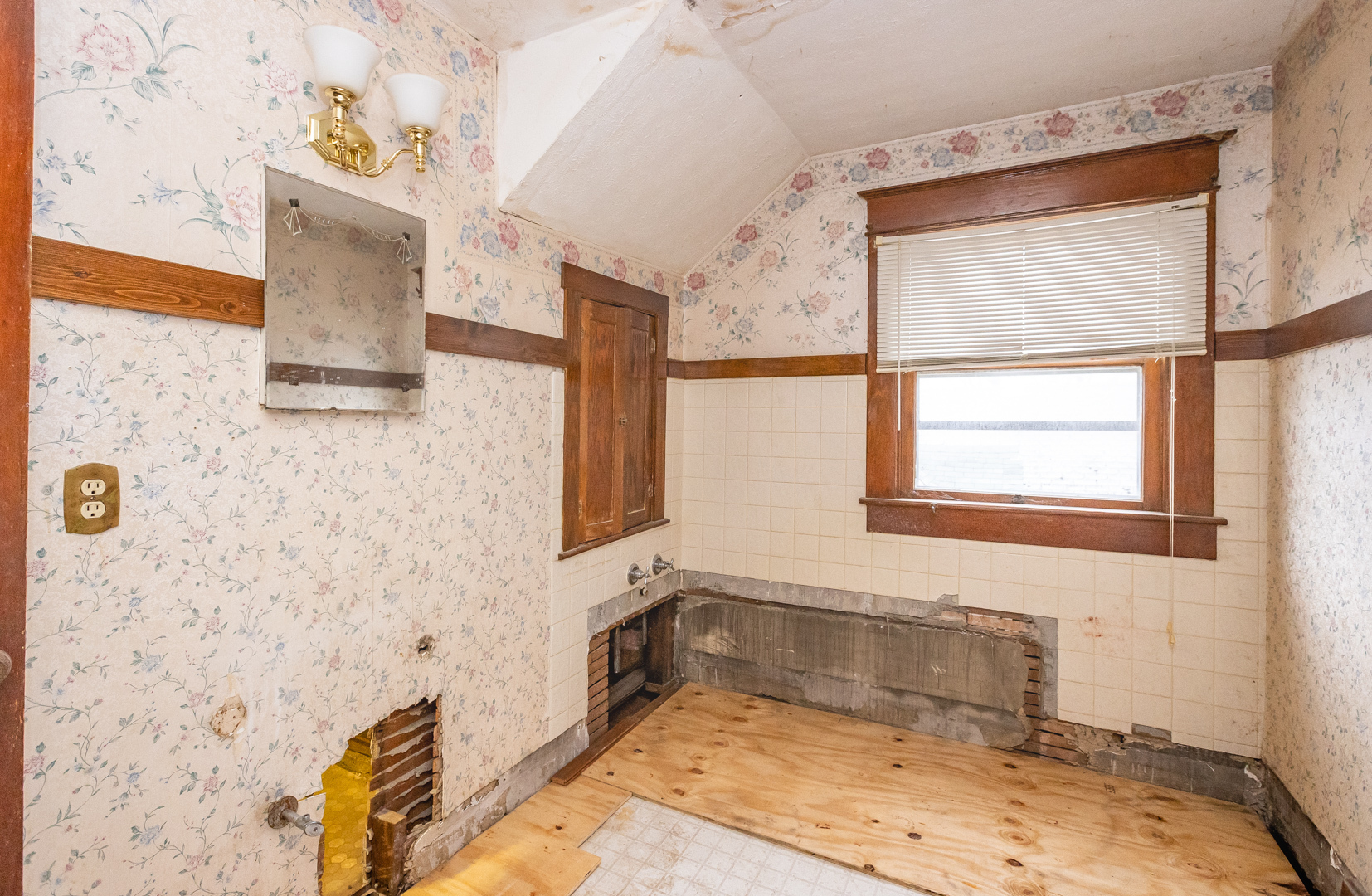 11817 E Washington Street