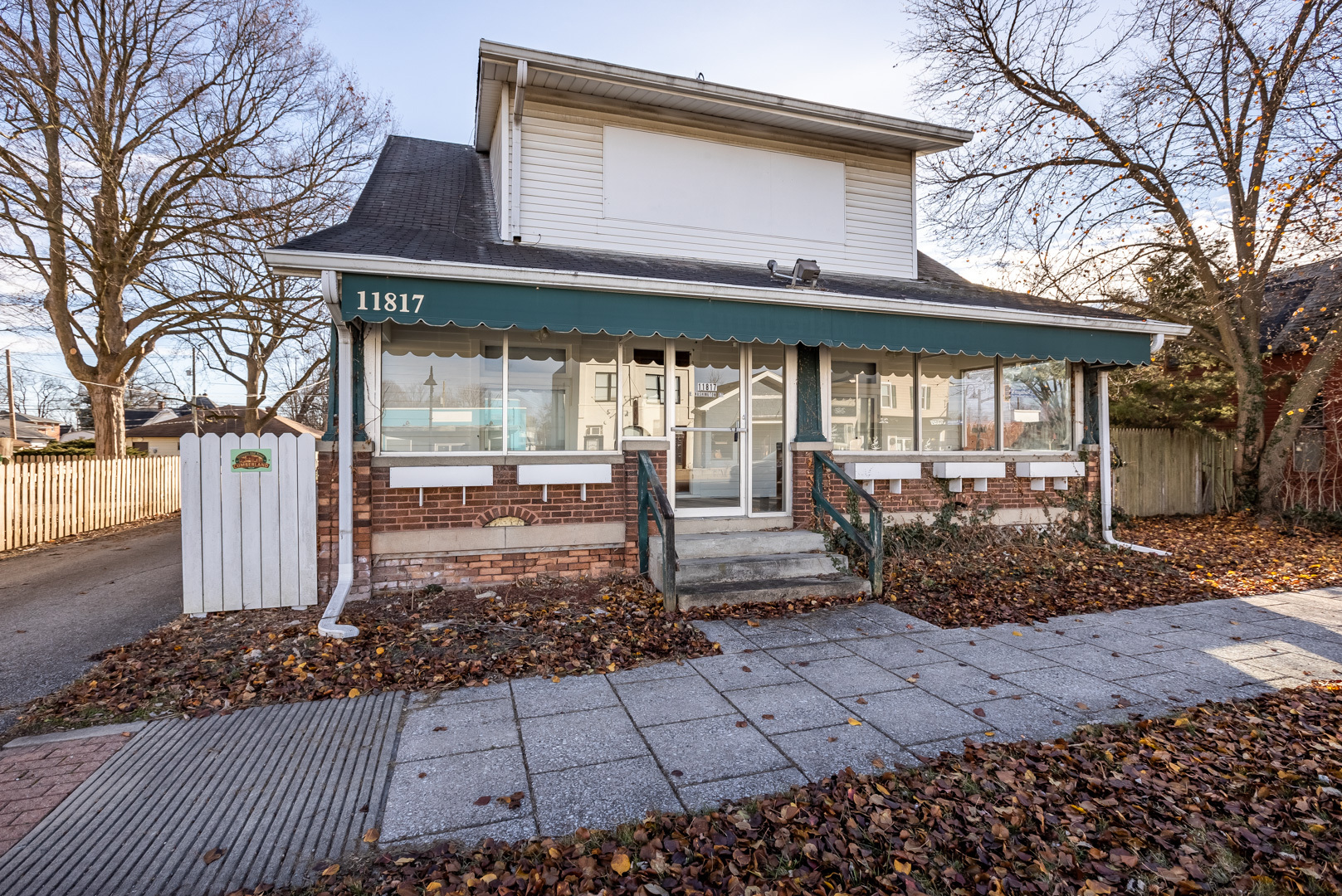 11817 E Washington Street