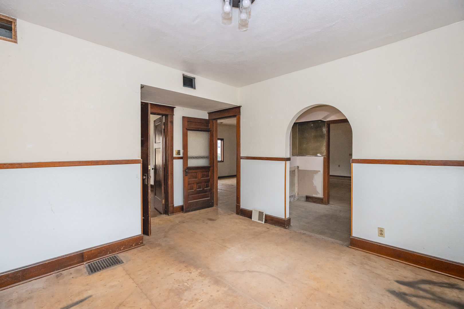 11817 E Washington Street