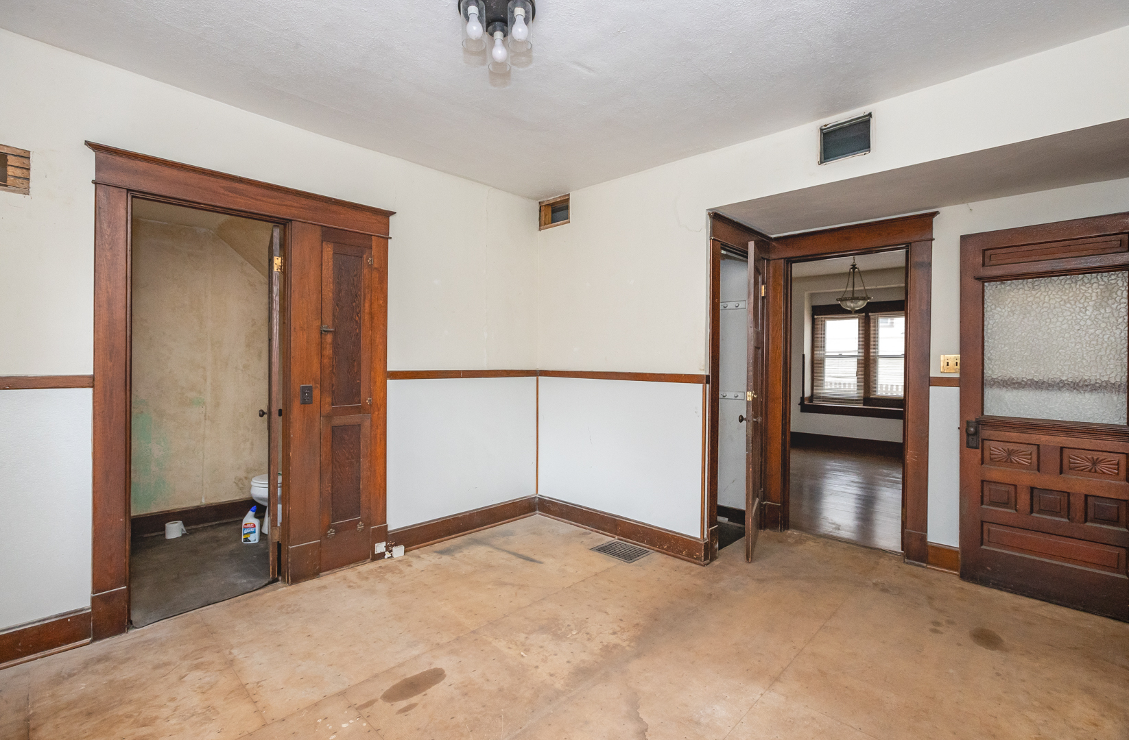 11817 E Washington Street