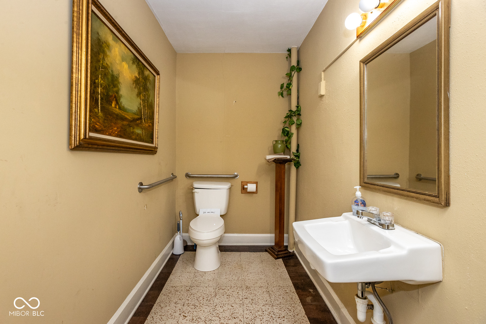 102 S 9th Avenue