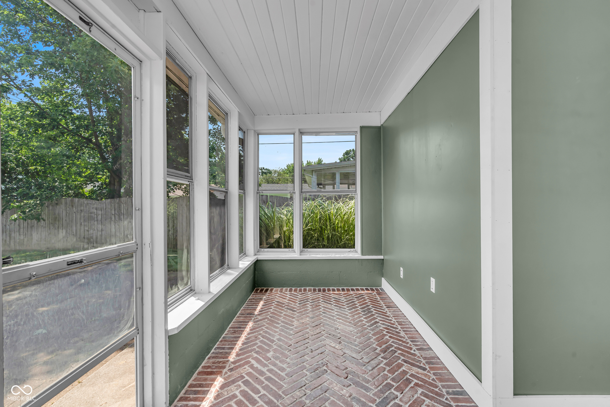 572 N 17th Street