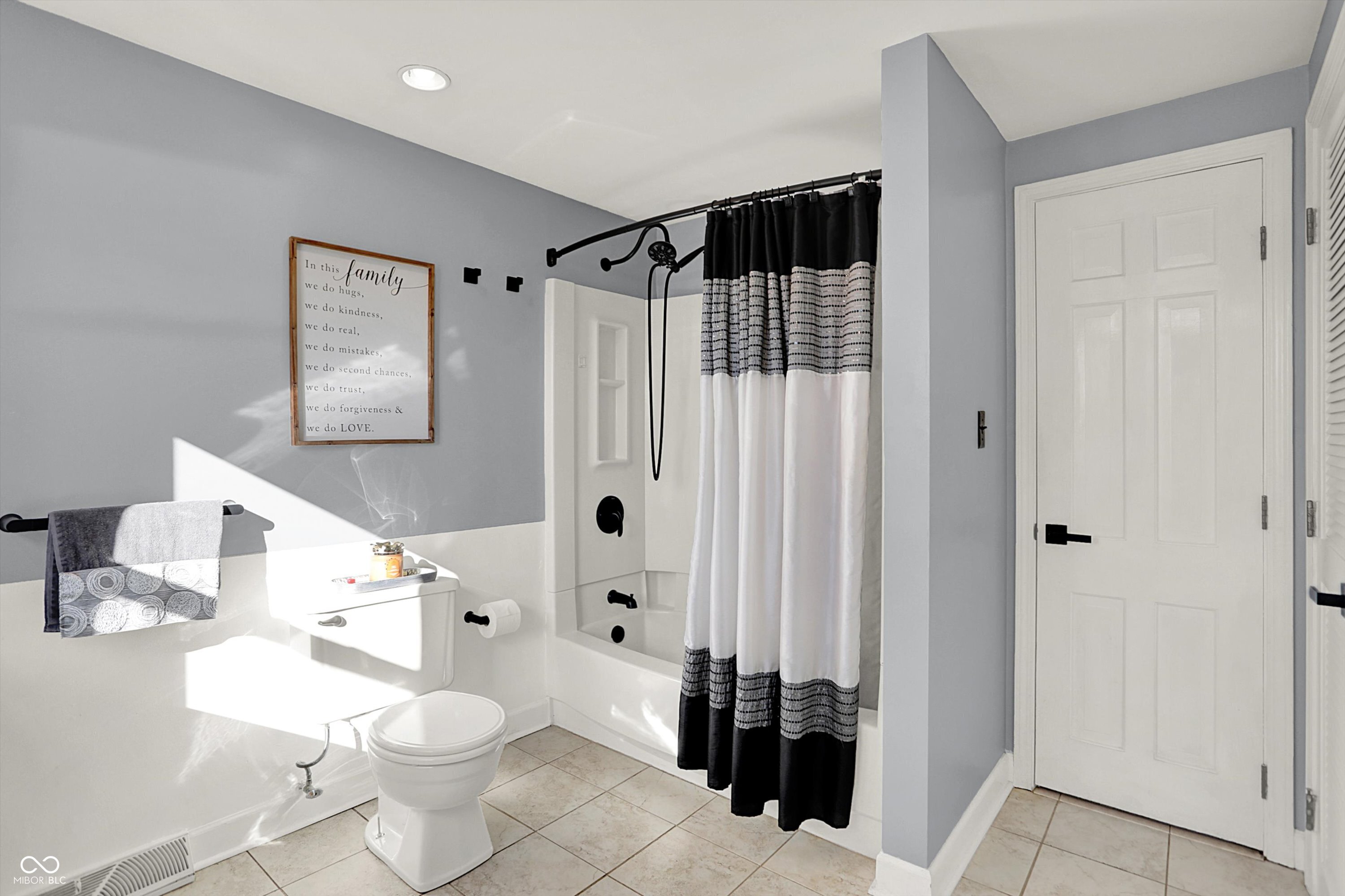 3309 Larkspur Lane