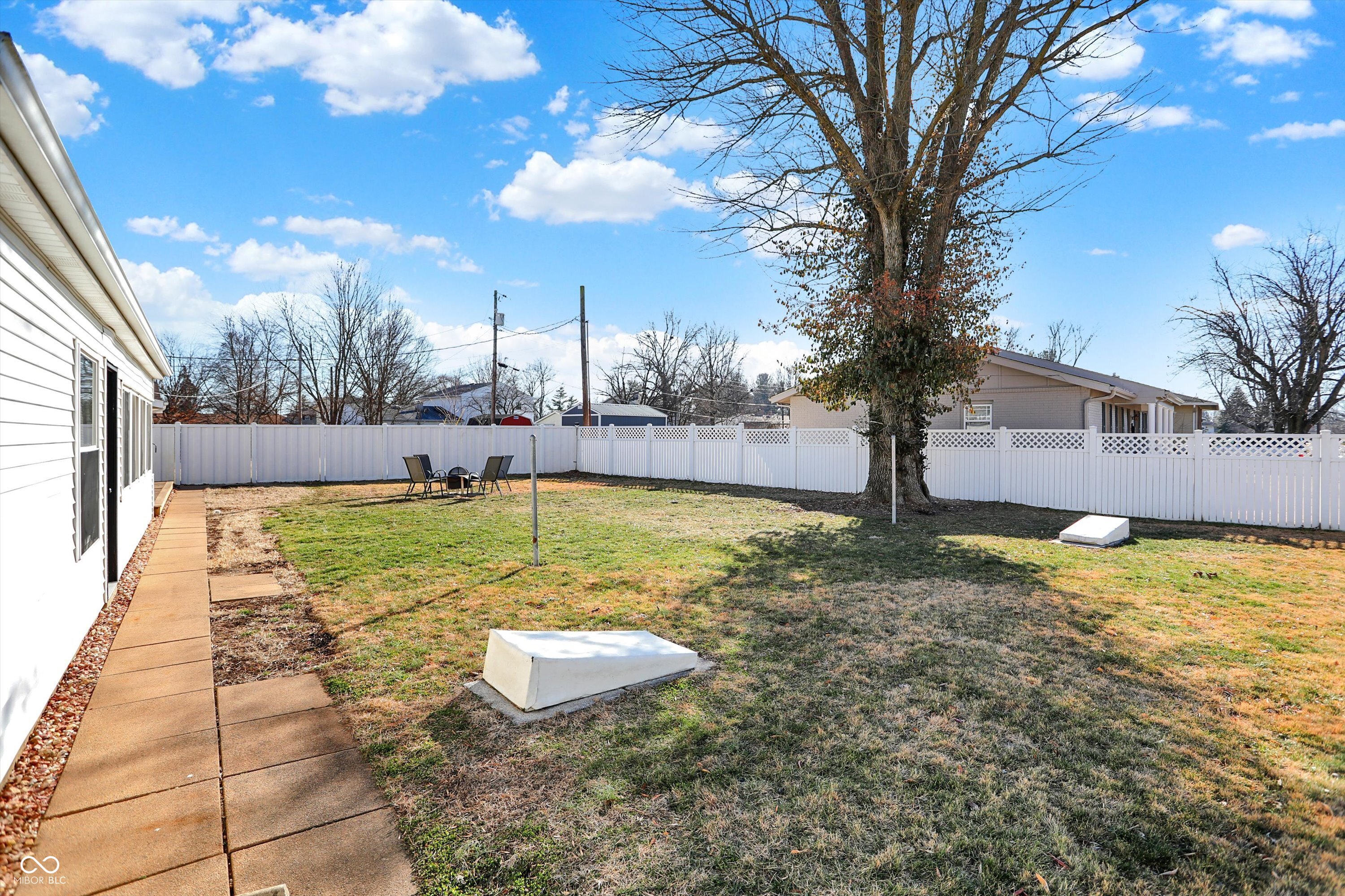3309 Larkspur Lane