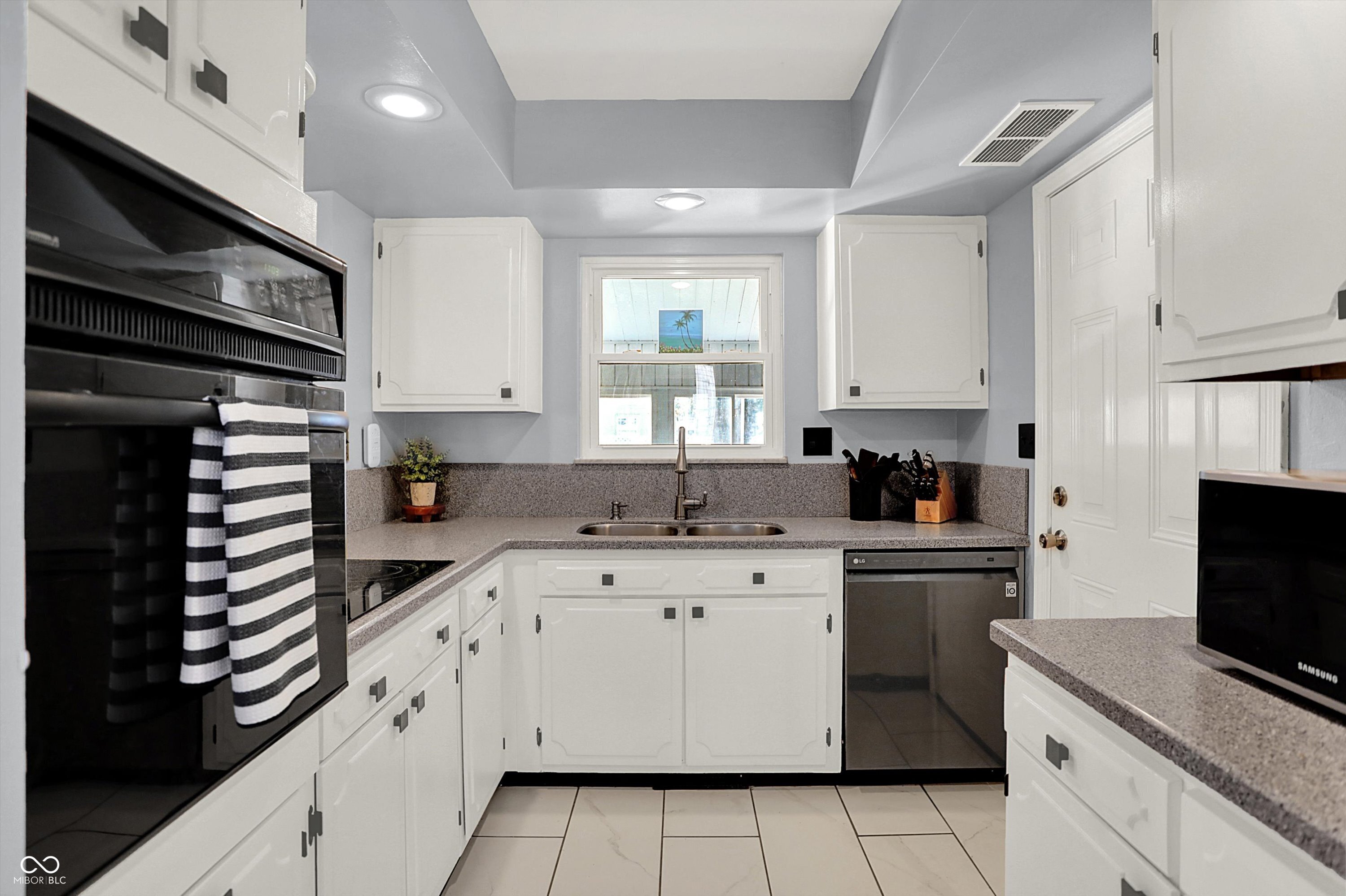 3309 Larkspur Lane