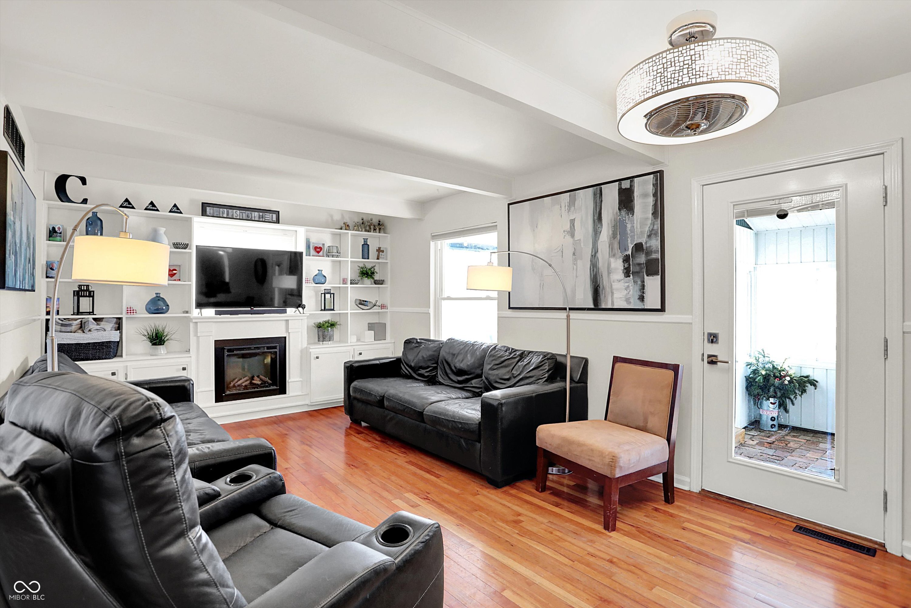 3309 Larkspur Lane