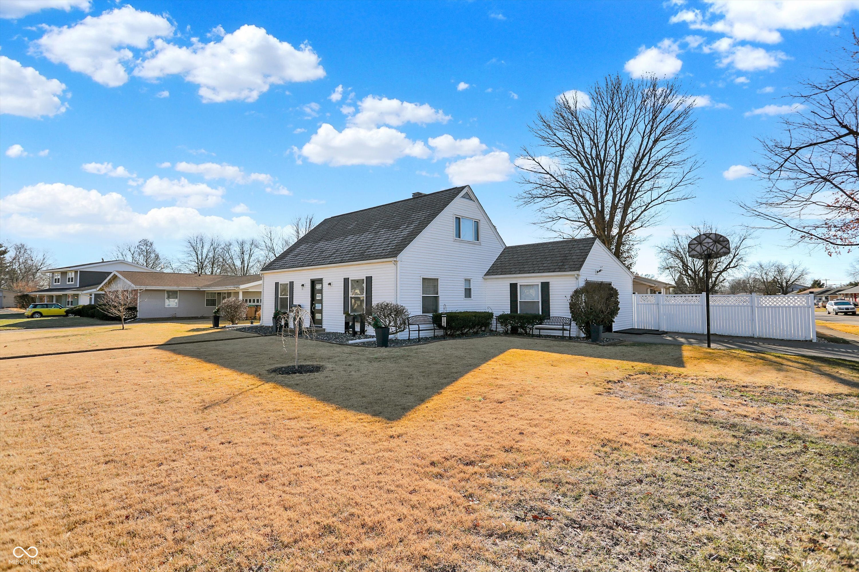 3309 Larkspur Lane