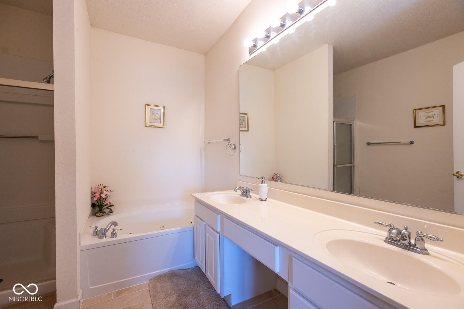 1085 Sassafras Trail