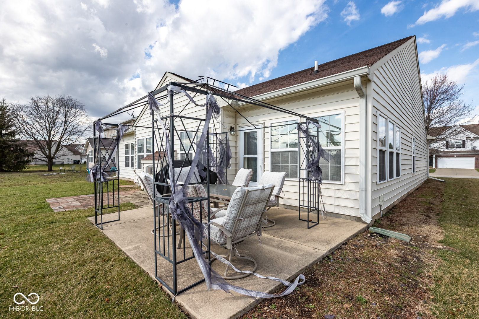 1085 Sassafras Trail