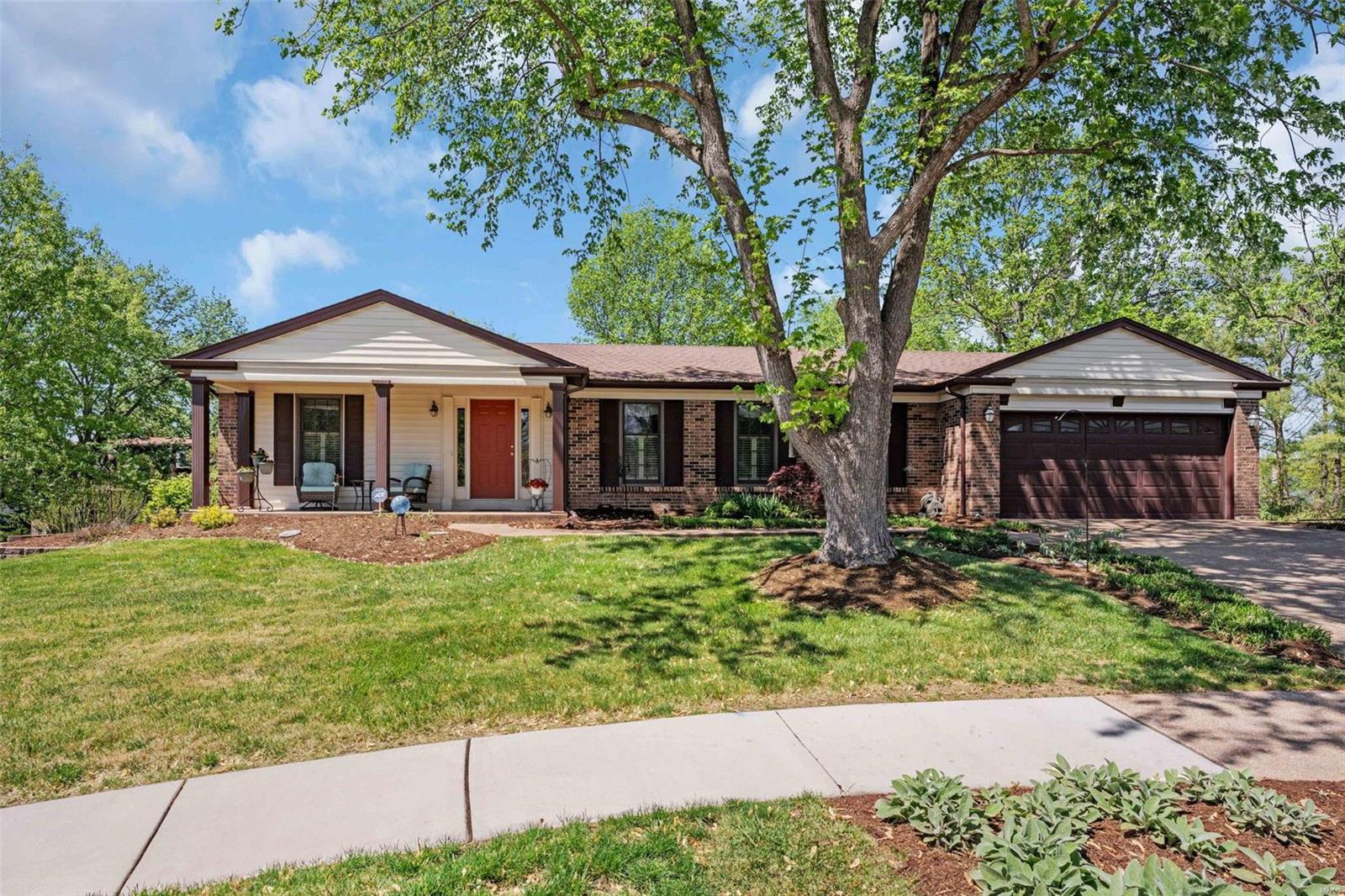 2279 Crestroyal Court