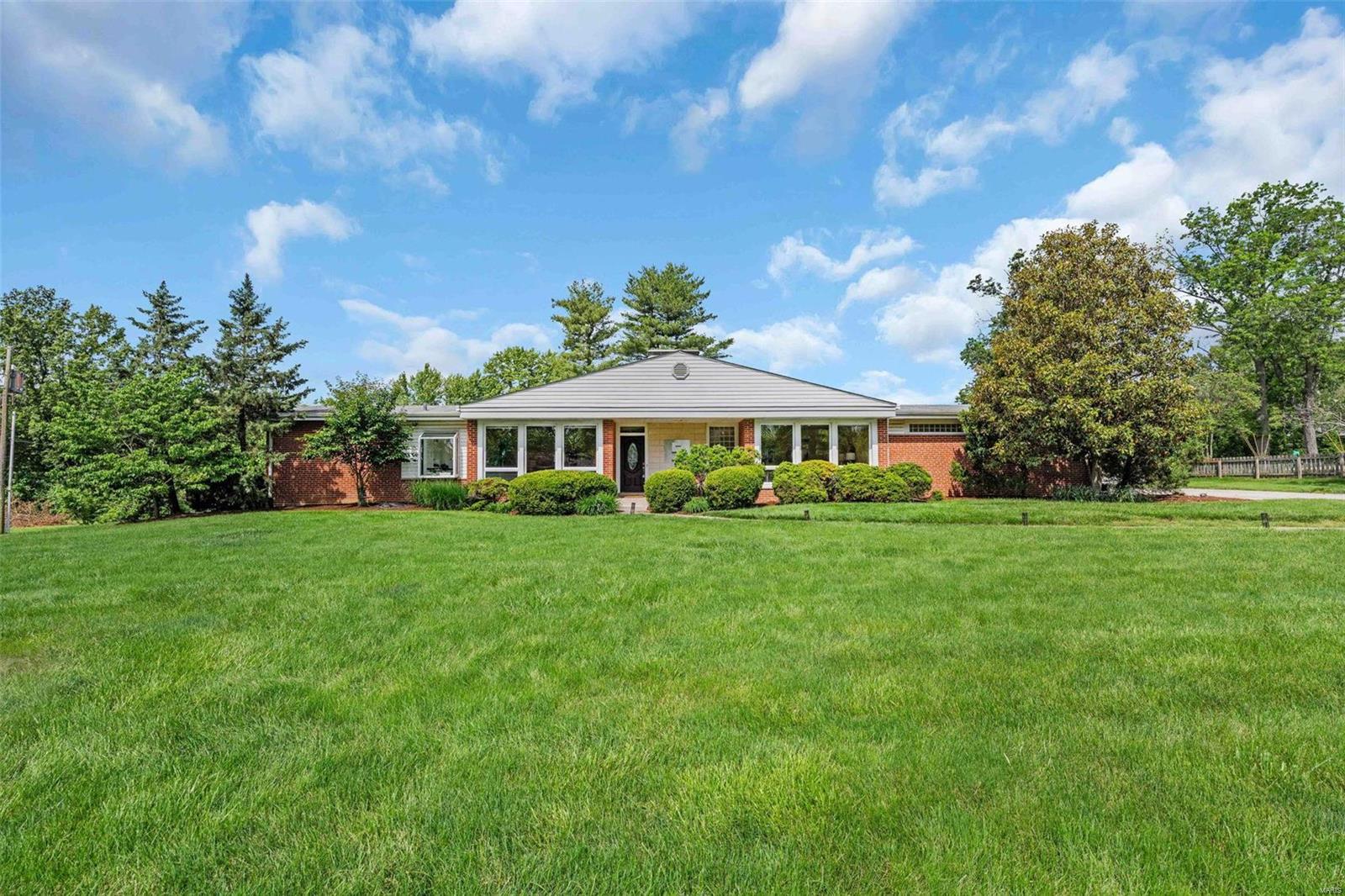5 Ladue Estates Drive