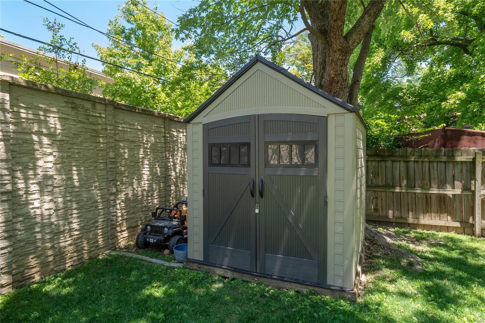 1048 N Geyer Road