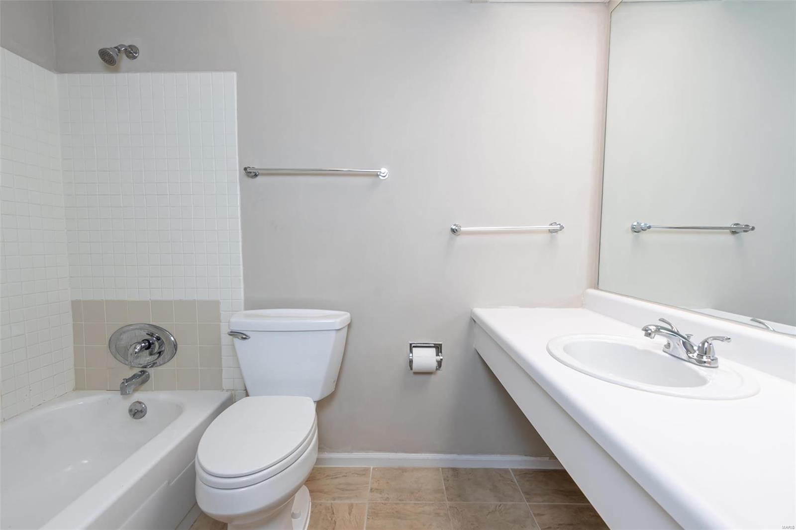 444 N Clay Avenue Unit: 3J