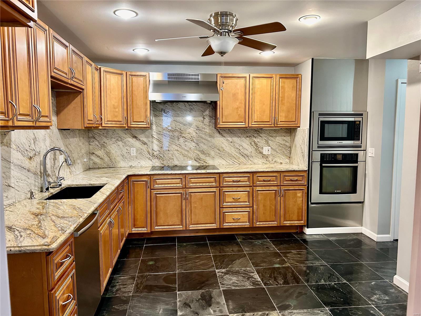 585 Coeur De Royale Drive Unit: 304