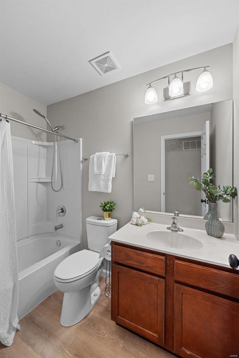 374 Lauren Landing