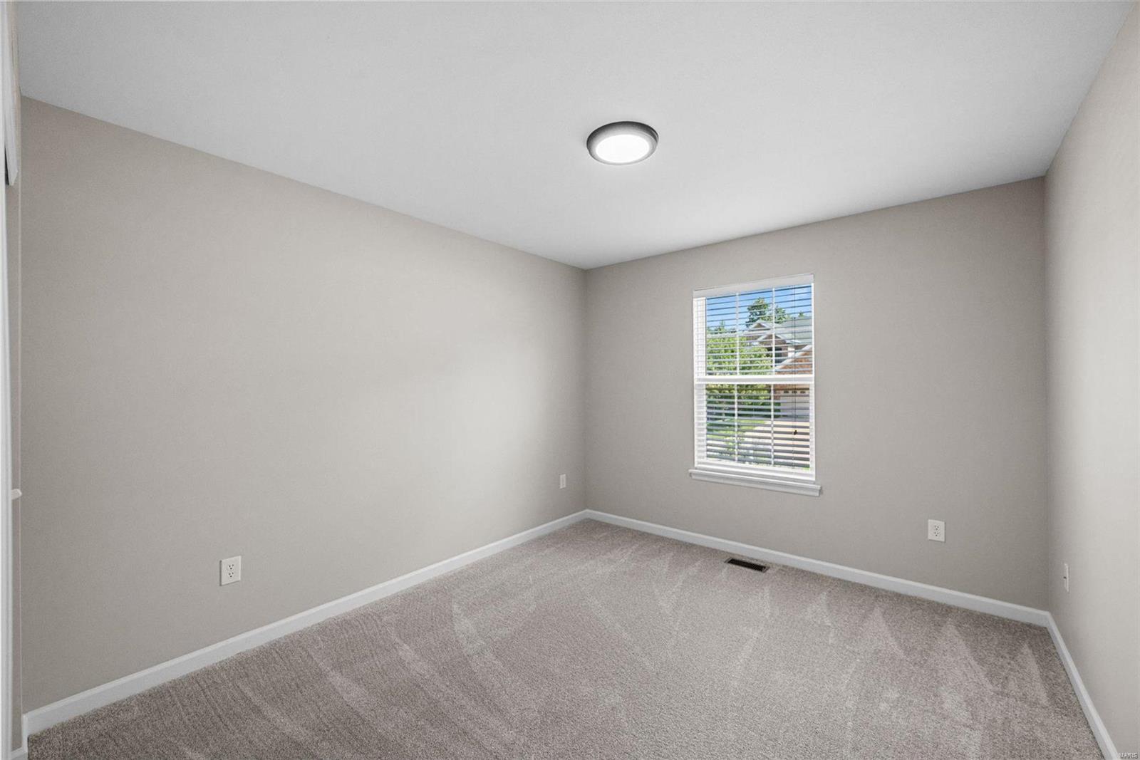 374 Lauren Landing
