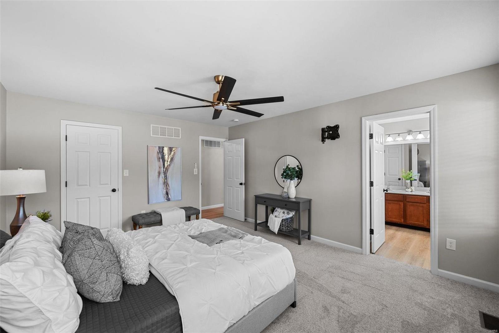 374 Lauren Landing
