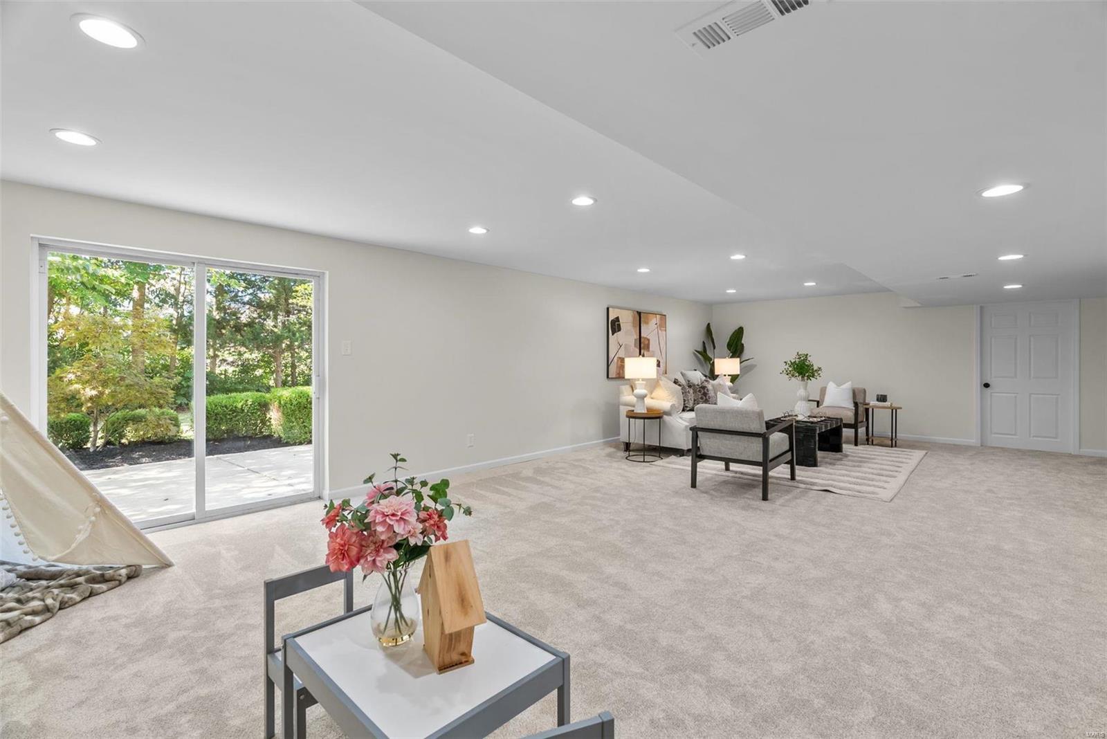 7322 Macleod Lane