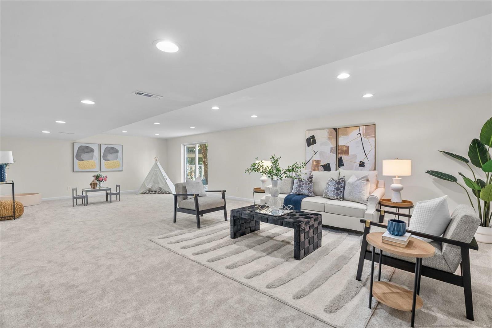 7322 Macleod Lane