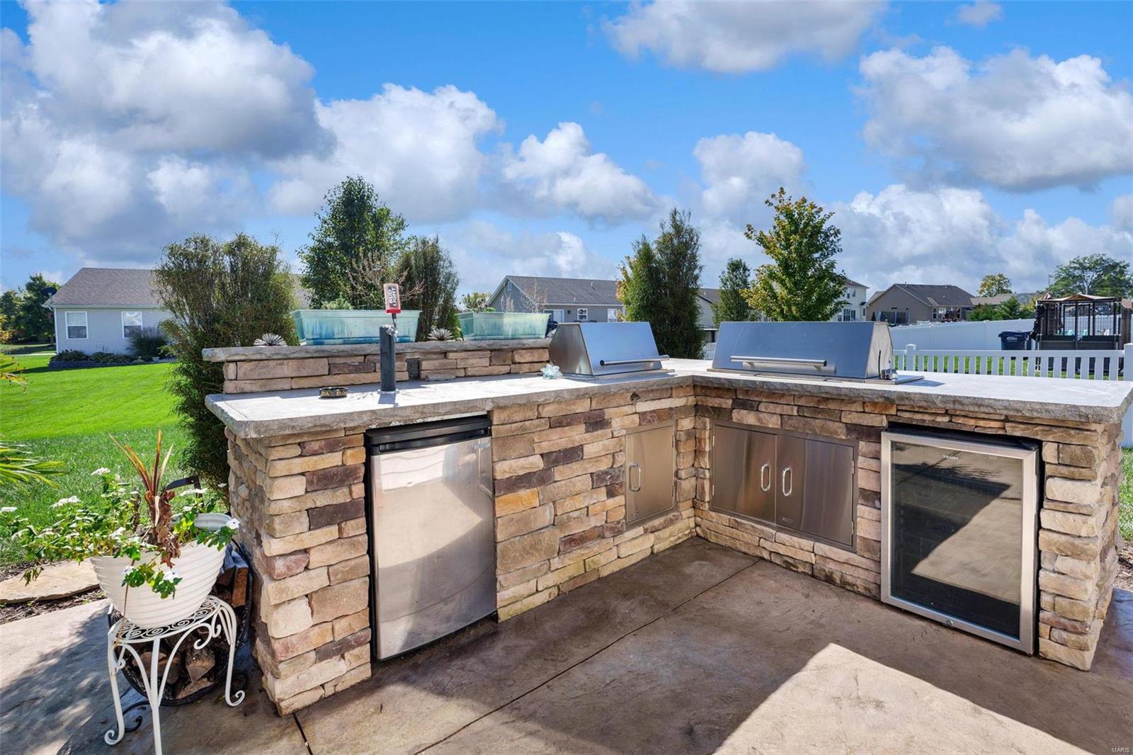 220 Hartford Glen Court