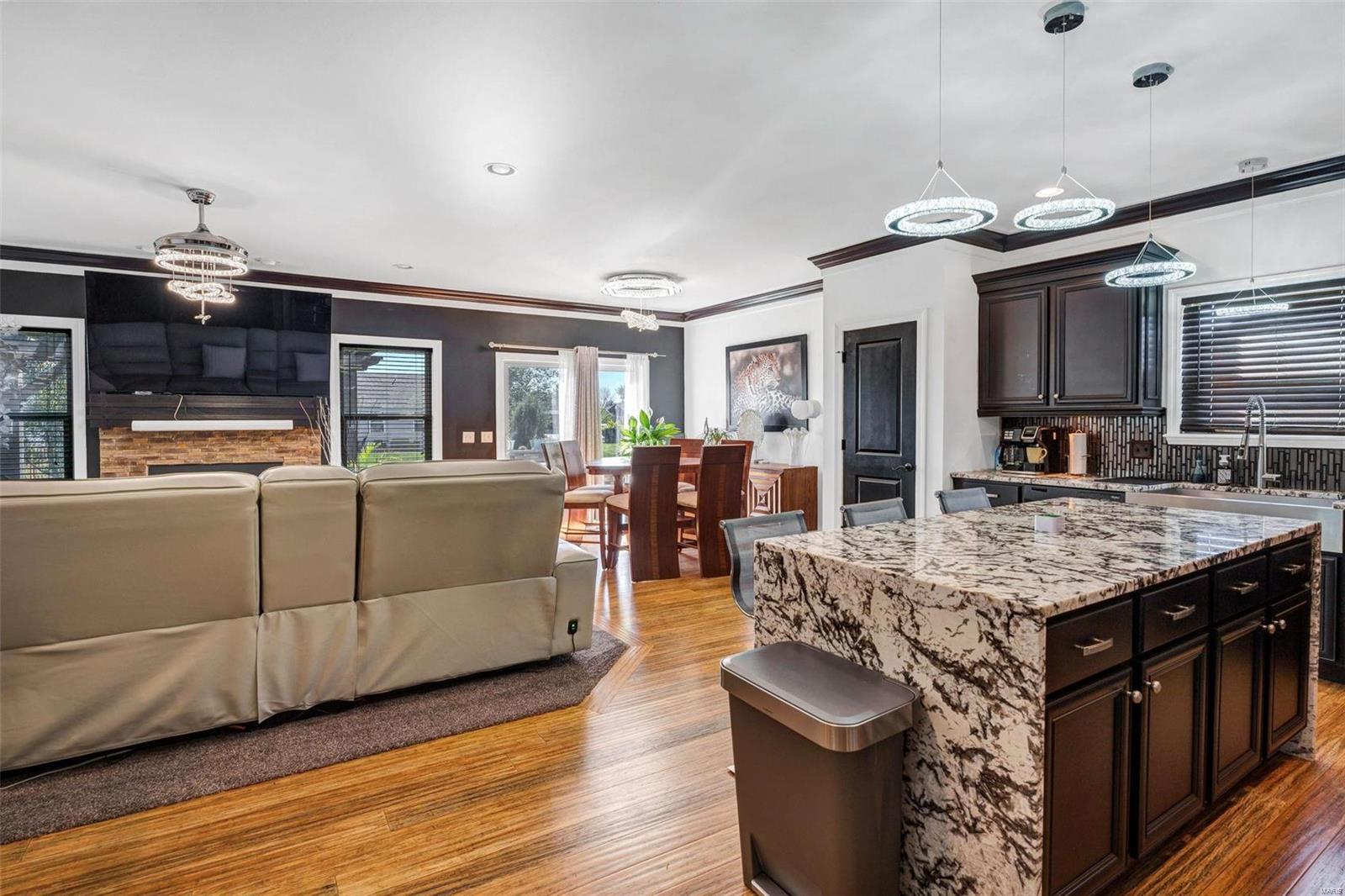220 Hartford Glen Court