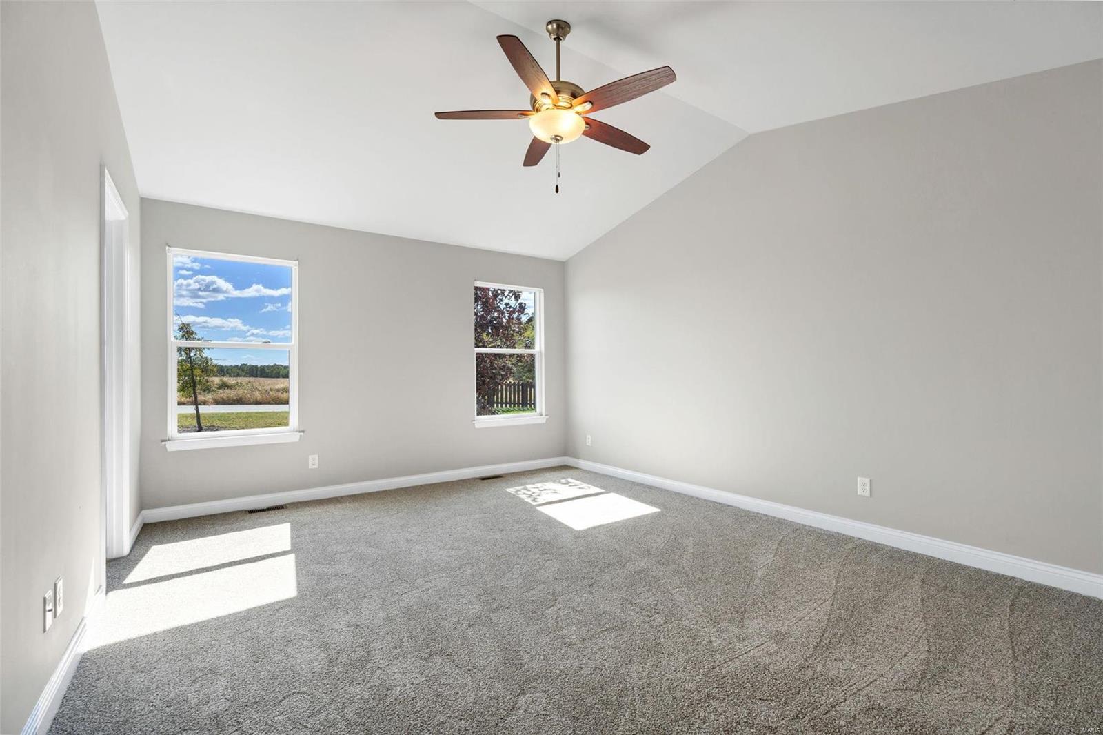 208 Peregrine Dr