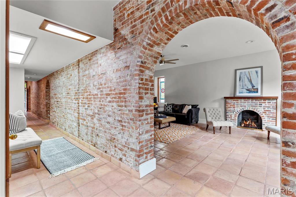 1221 Mackay Place