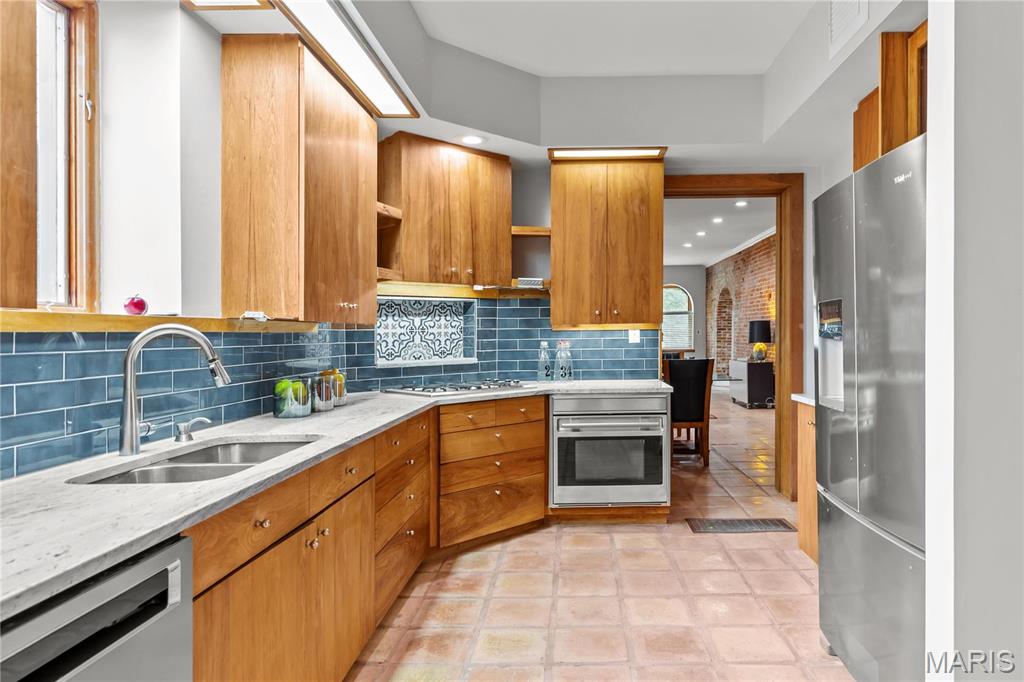 1221 Mackay Place