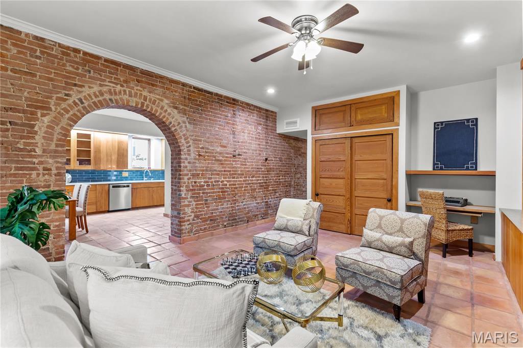1221 Mackay Place