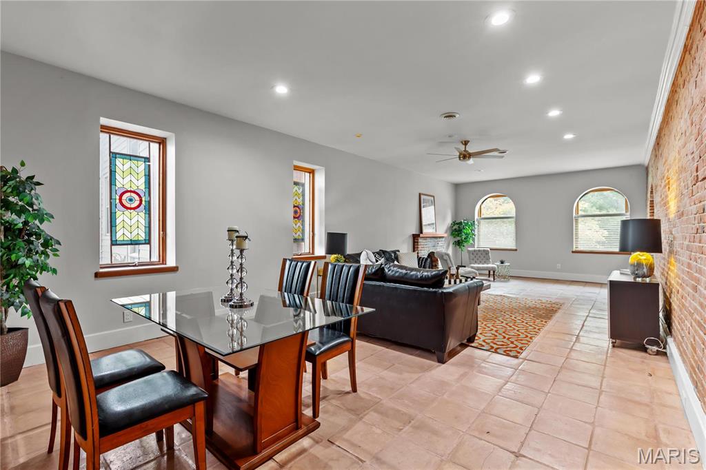 1221 Mackay Place