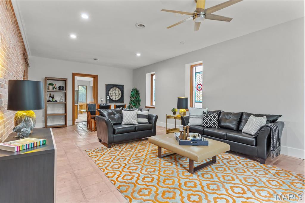 1221 Mackay Place
