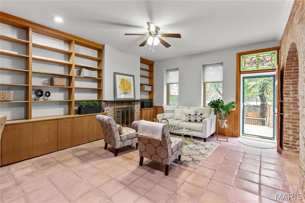1221 Mackay Place