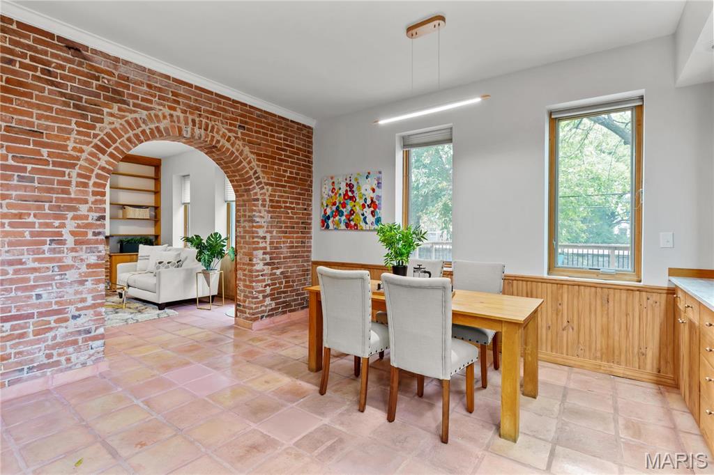 1221 Mackay Place