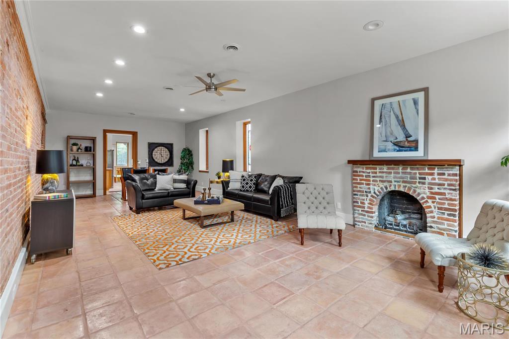 1221 Mackay Place