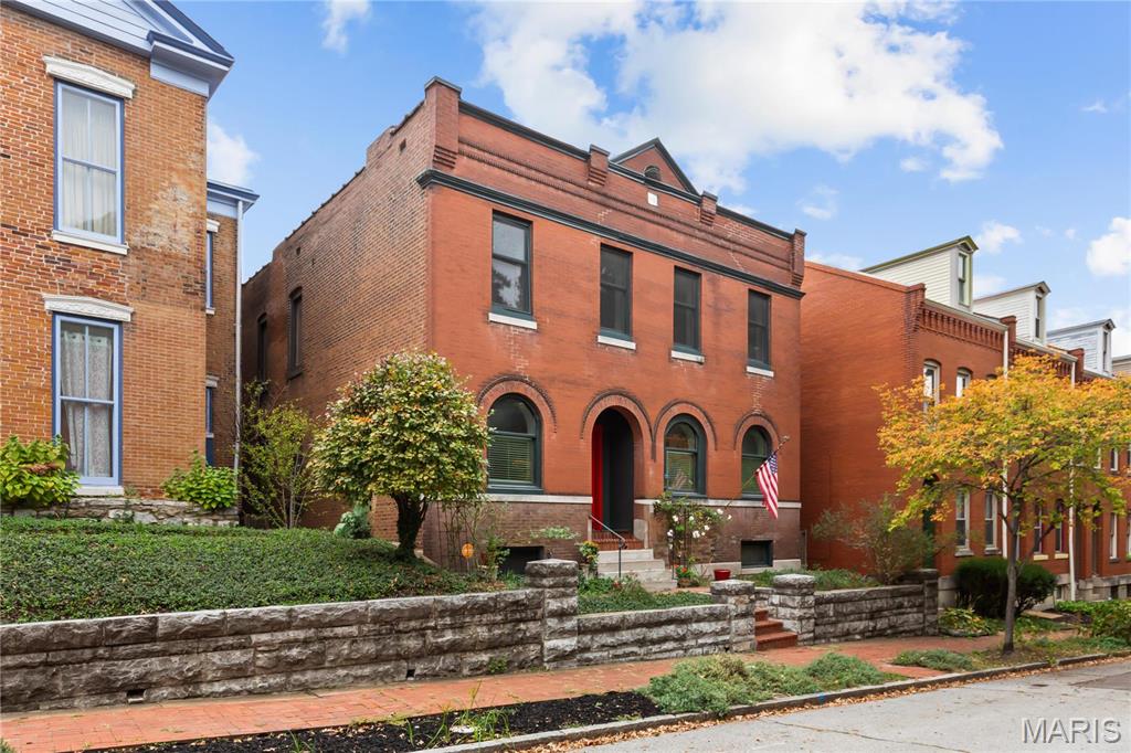 1221 Mackay Place