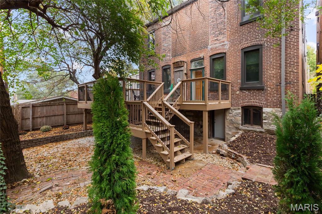 1221 Mackay Place