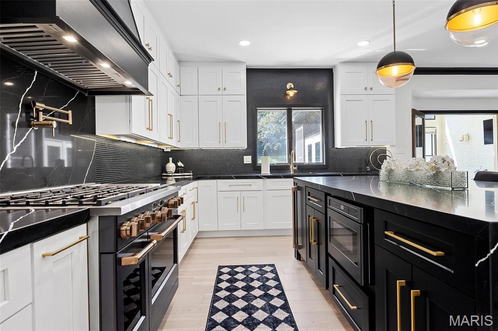 13516 Weston Park Drive