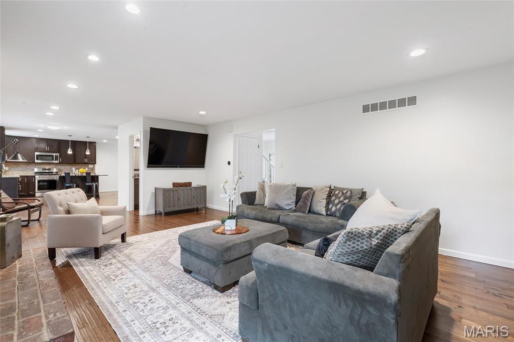16059 Meadow Oak Drive