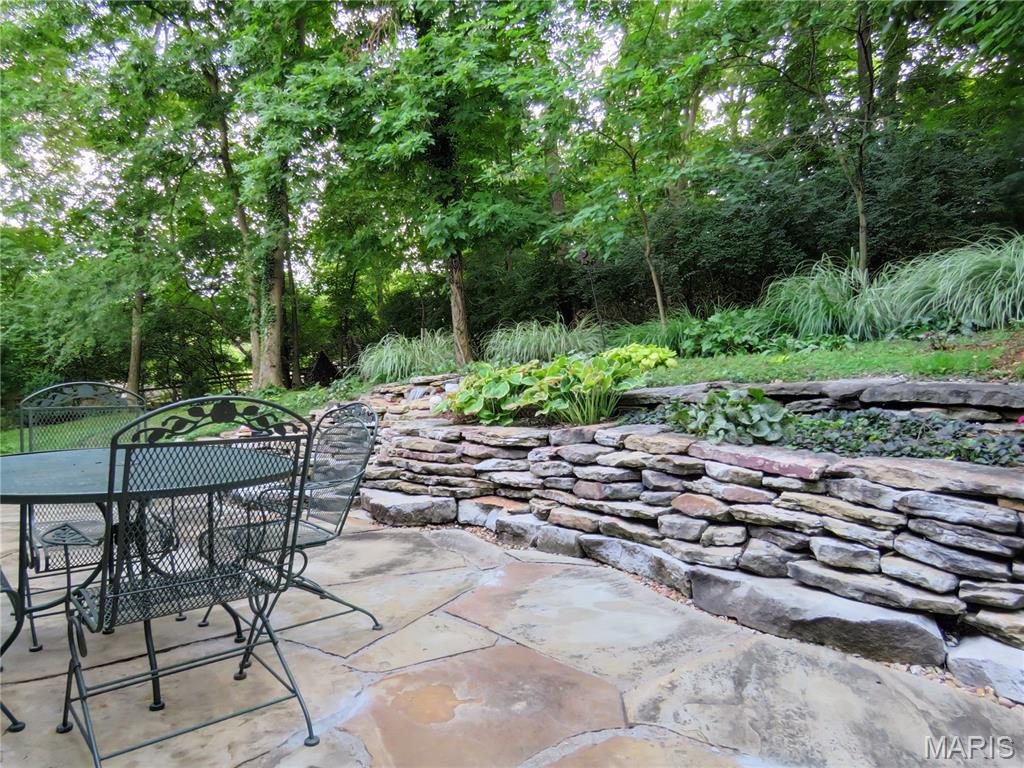 216 Spring Oaks Drive