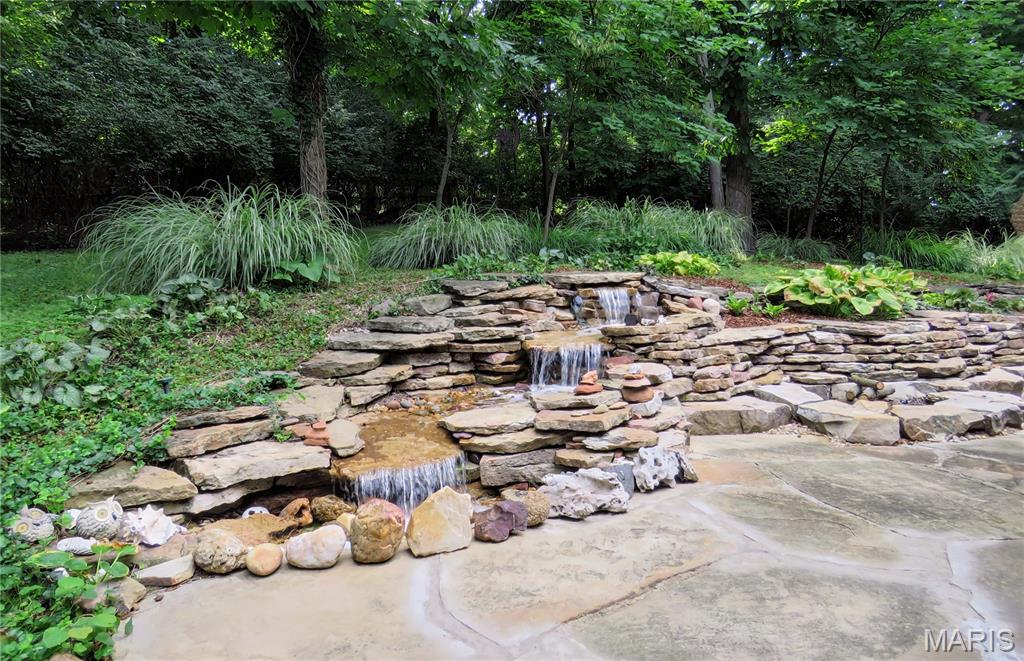 216 Spring Oaks Drive