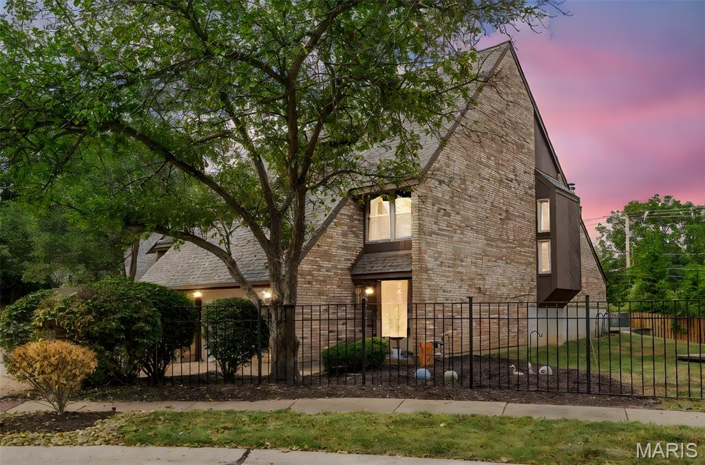 925 Maison Ladue Drive