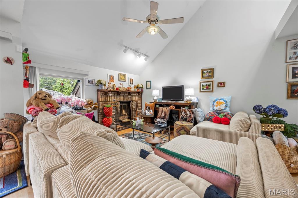 925 Maison Ladue Drive