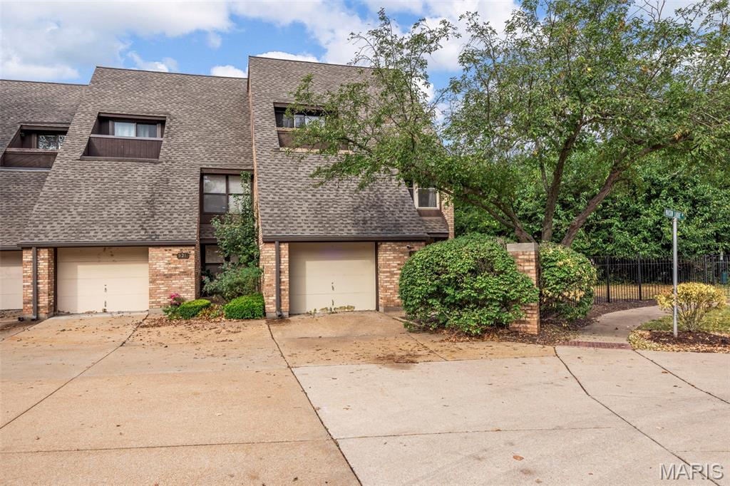 925 Maison Ladue Drive