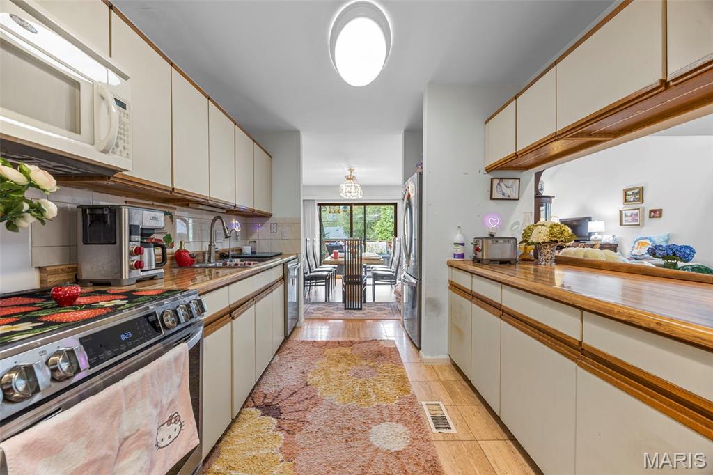 925 Maison Ladue Drive