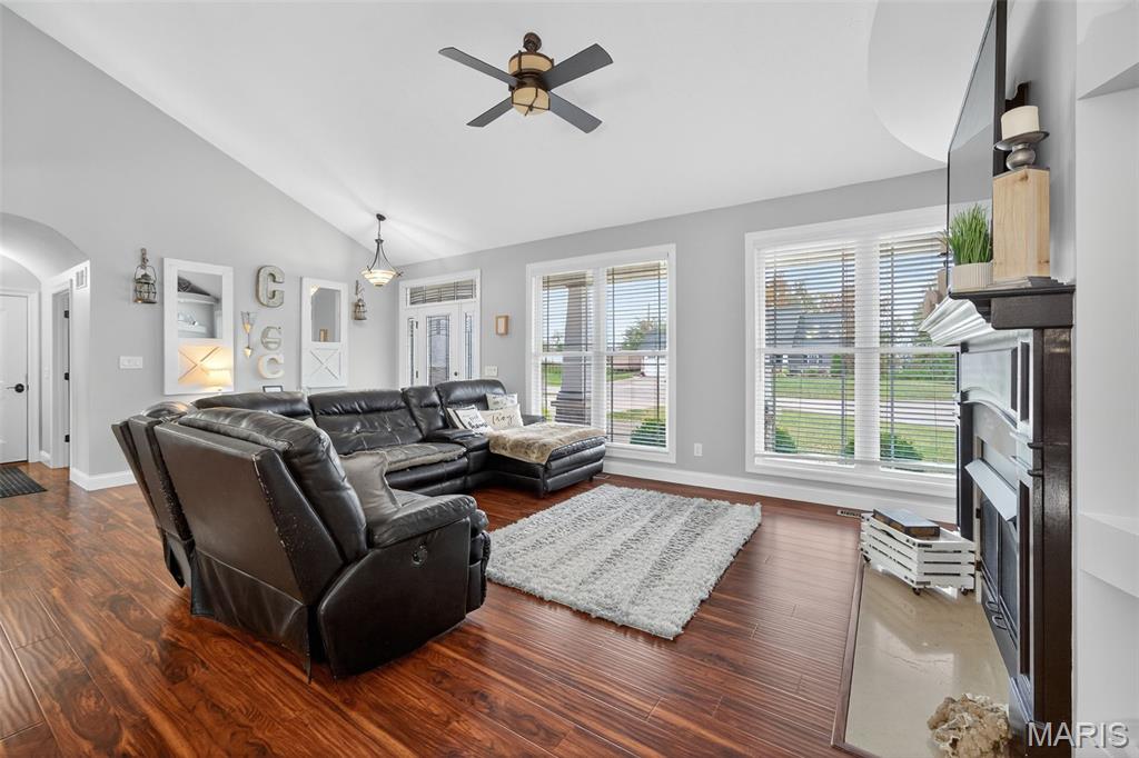 537 Oakbluff Court