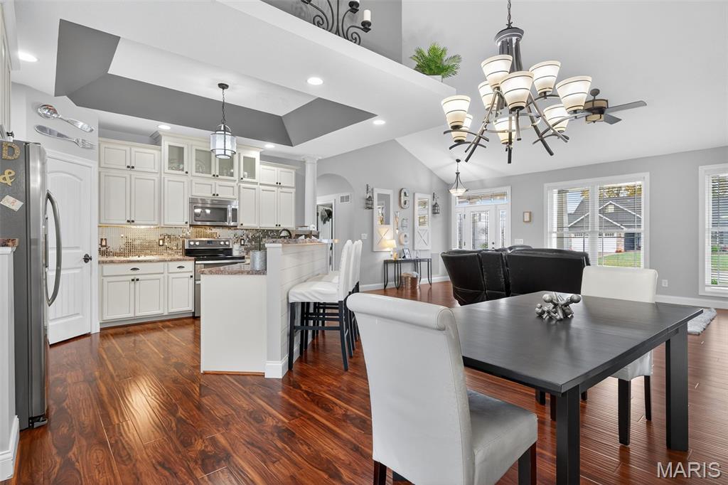 537 Oakbluff Court