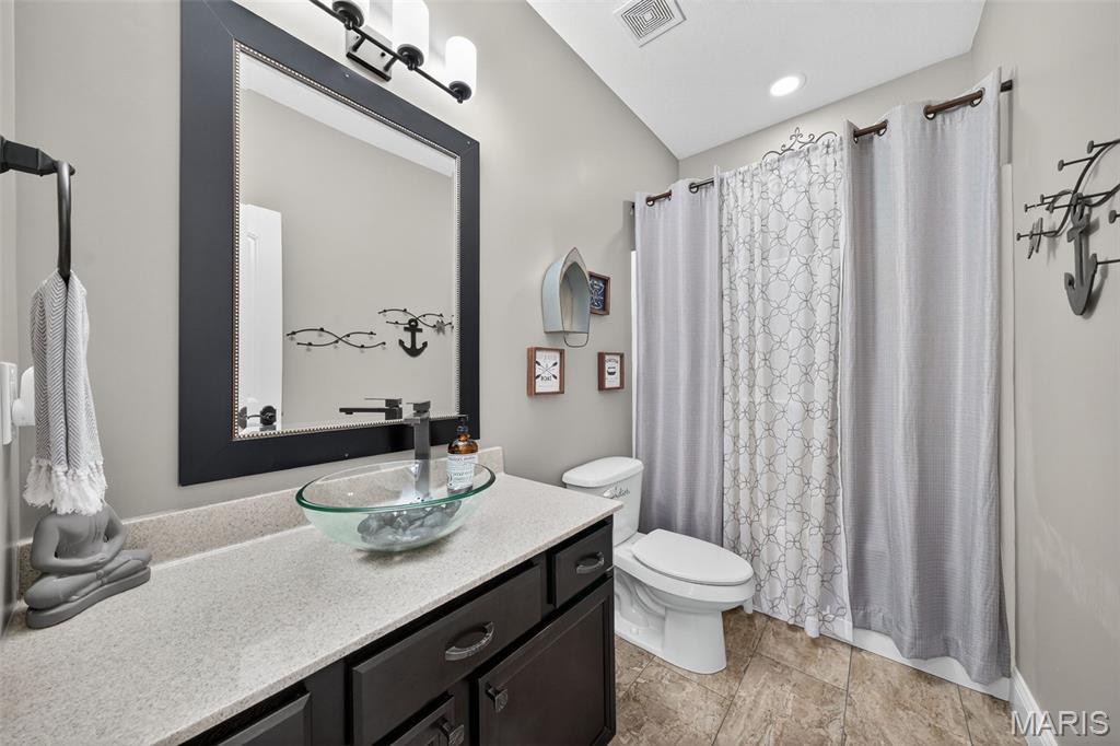 537 Oakbluff Court