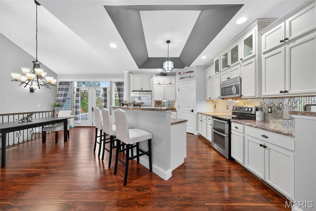 537 Oakbluff Court
