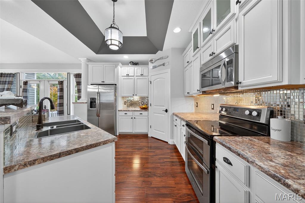 537 Oakbluff Court